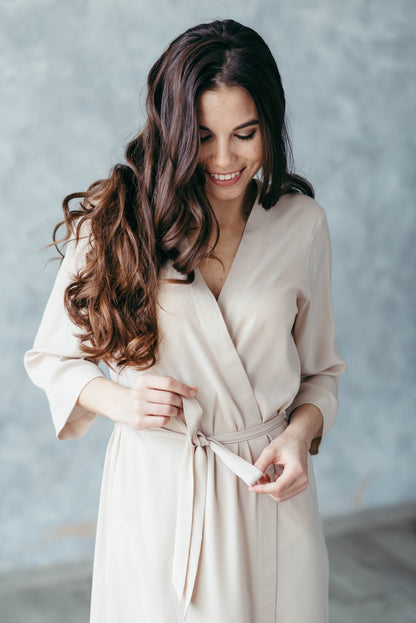 Stretchy crepe bridesmaid robe, detail view