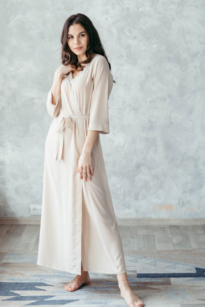 Stretchy crepe bridesmaid robe, detail view